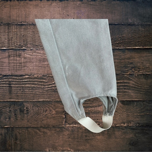 David David High-Waisted Silver Metallic Stirrup Pants Women’s Size 4. - Picture 3 of 16